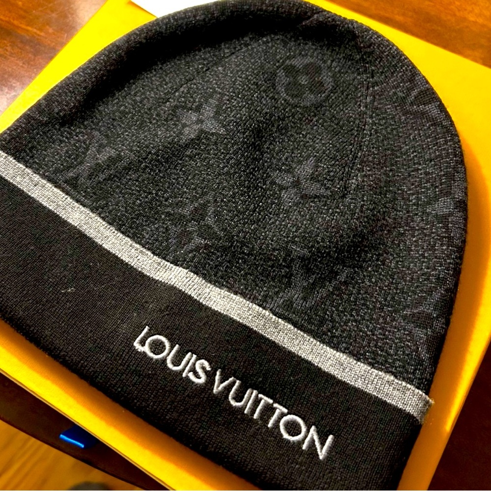 ( Worn once.)